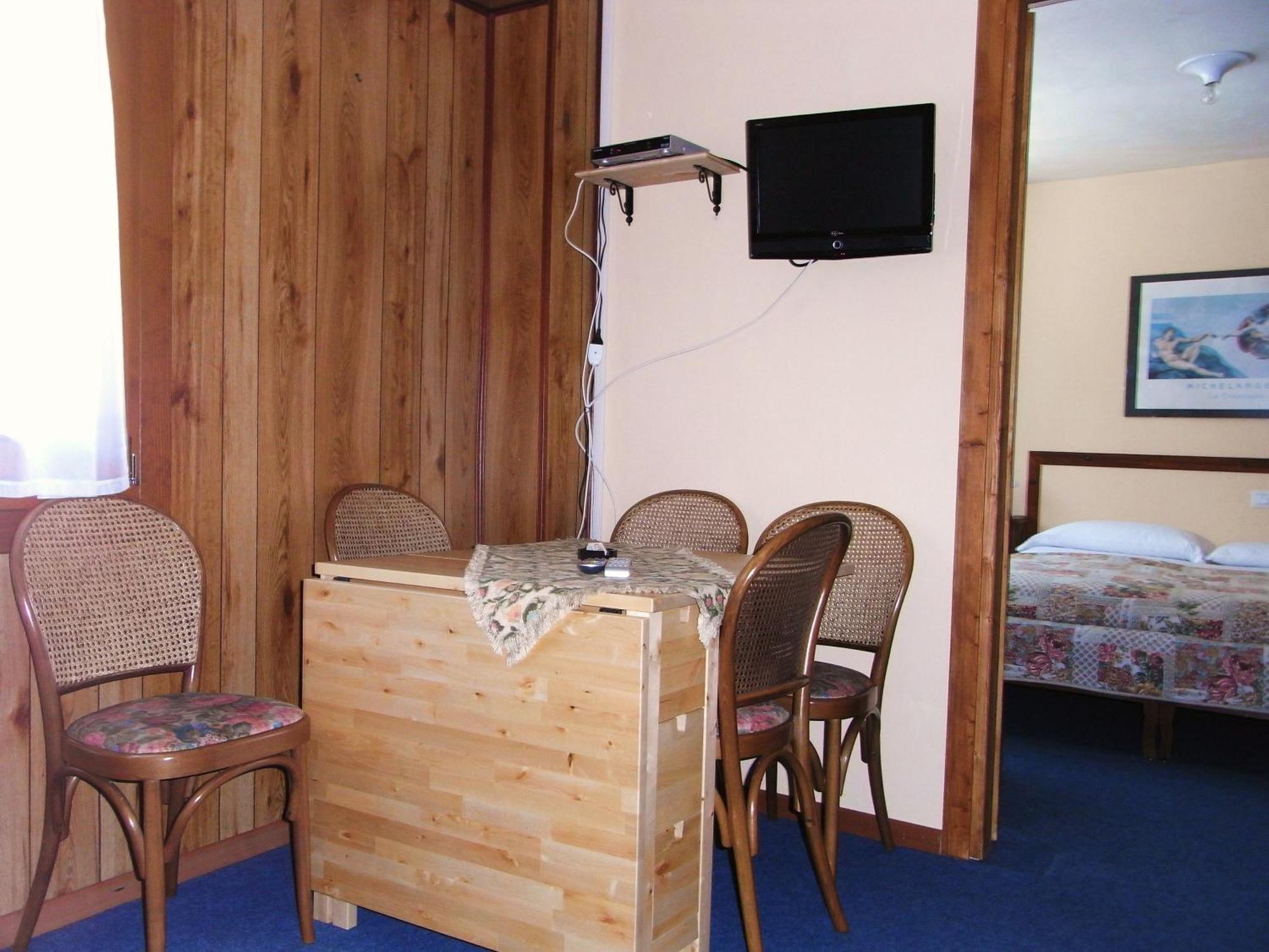 Hotel Genzianella Чамполук Екстериор снимка