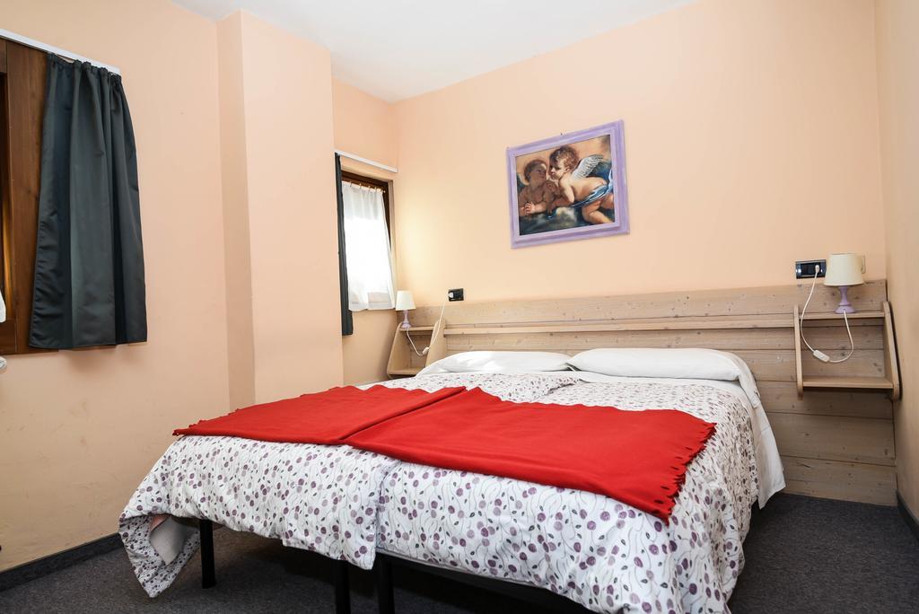 Hotel Genzianella Чамполук Екстериор снимка