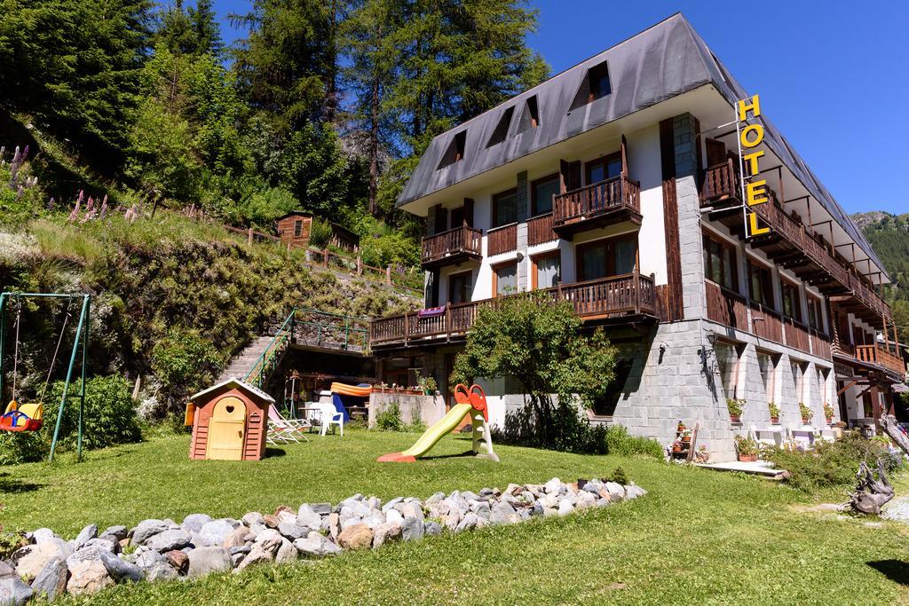 Hotel Genzianella Чамполук Екстериор снимка