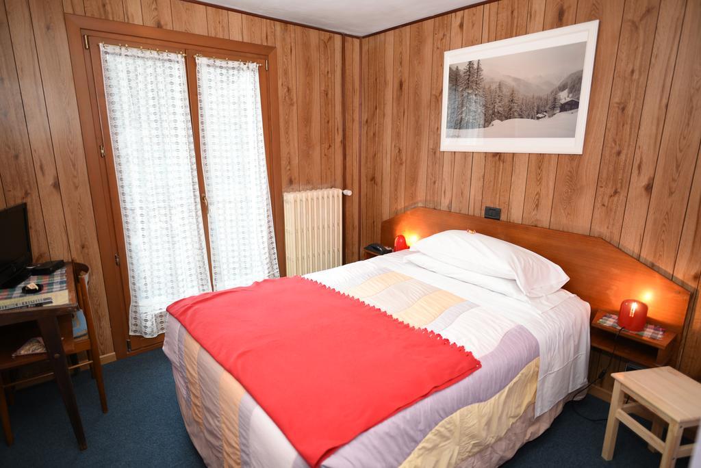 Hotel Genzianella Чамполук Екстериор снимка